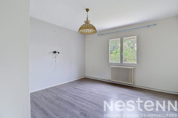 A VENDRE à DRAGUIGNAN - Proche centre-ville, rez-de-villa avec jardin privatif