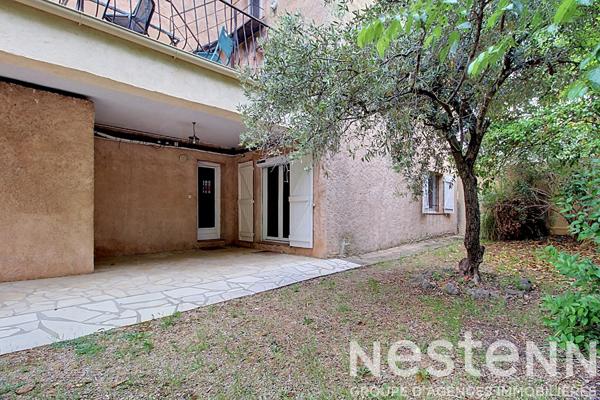 A VENDRE à DRAGUIGNAN - Proche centre-ville, rez-de-villa avec jardin privatif