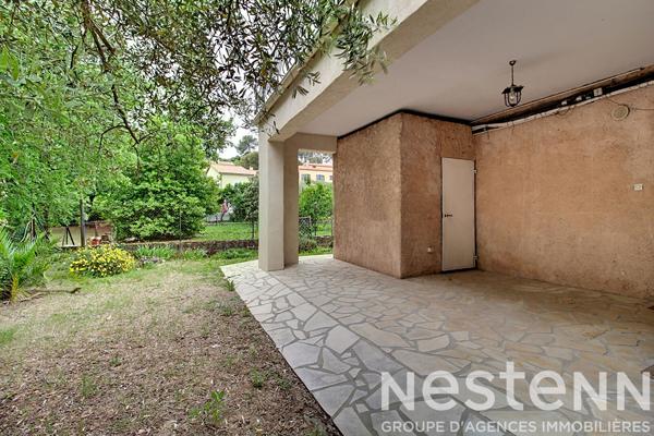 A VENDRE à DRAGUIGNAN - Proche centre-ville, rez-de-villa avec jardin privatif