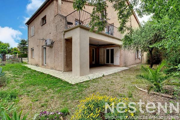 A VENDRE à DRAGUIGNAN - Proche centre-ville, rez-de-villa avec jardin privatif