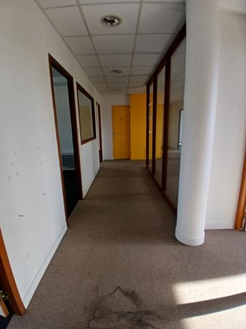 A VENDRE PLATEAU DE BUREAU DE 220m² zone de Laroiseau