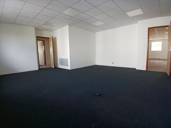 A VENDRE PLATEAU DE BUREAU DE 220m² zone de Laroiseau
