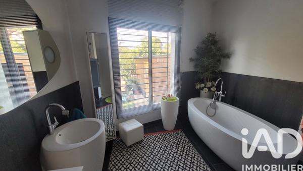 Maison à vendre 5 pièces 187 m² Morières-lès-Avignon