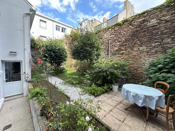 Concarneau, hypercentre : vaste maison de 192 m² avec jardin, à seulement 100 m des plages.