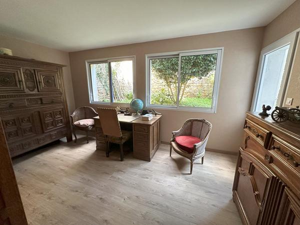 Concarneau, hypercentre : vaste maison de 192 m² avec jardin, à seulement 100 m des plages.