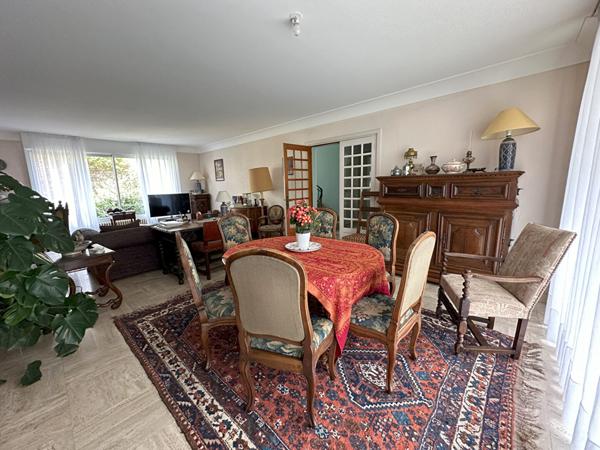 Concarneau, hypercentre : vaste maison de 192 m² avec jardin, à seulement 100 m des plages.