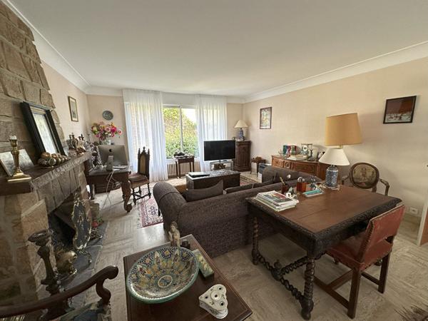 Concarneau, hypercentre : vaste maison de 192 m² avec jardin, à seulement 100 m des plages.