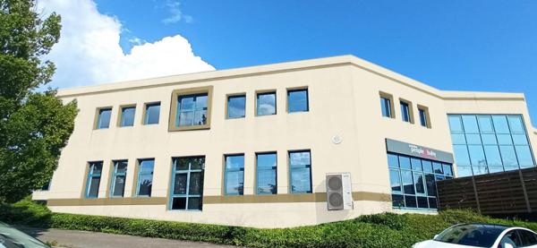 Bureau de 63m2 vendu loué Saint Quentin Fallavier