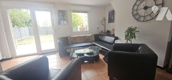 Emplacement idéal pour cette belle MAISON de 136 m² habitables sur un terrain de 355 m² avec un...