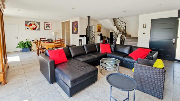 Uzès (30700) Superbe villa à vendre, à seulement 3 minutes d'Uzès