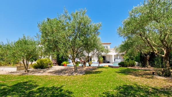 Uzès (30700) Superbe villa à vendre, à seulement 3 minutes d'Uzès