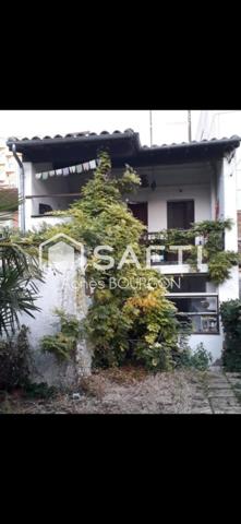 Chartreuse pleine de charme avec jardin à rénover.