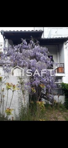 Chartreuse pleine de charme avec jardin à rénover.