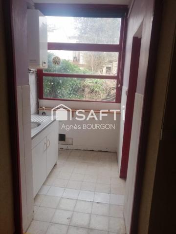 Chartreuse pleine de charme avec jardin à rénover.