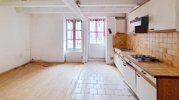 IDEAL INVESTISSEURS - T2 à rénover avec jardin et garage