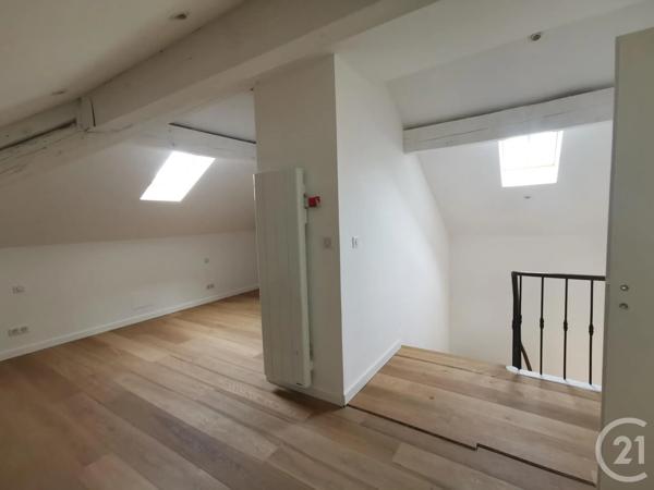 Maison à vendre  6 pièces - 189,59 m 2   FORCALQUIER  - 04