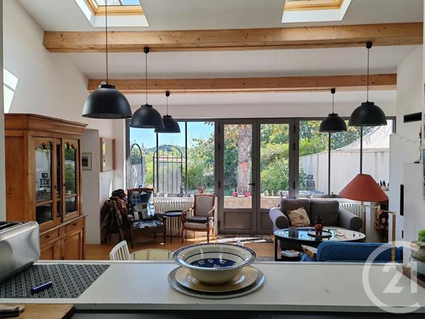 Maison à vendre  6 pièces - 189,59 m 2   FORCALQUIER  - 04