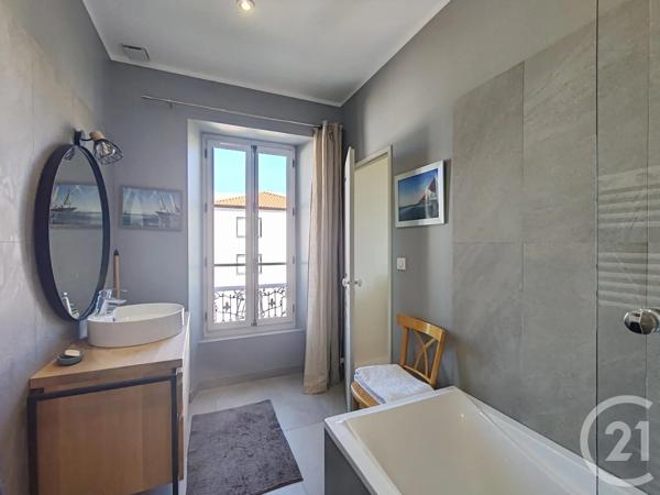 Maison à vendre  6 pièces - 189,59 m 2   FORCALQUIER  - 04