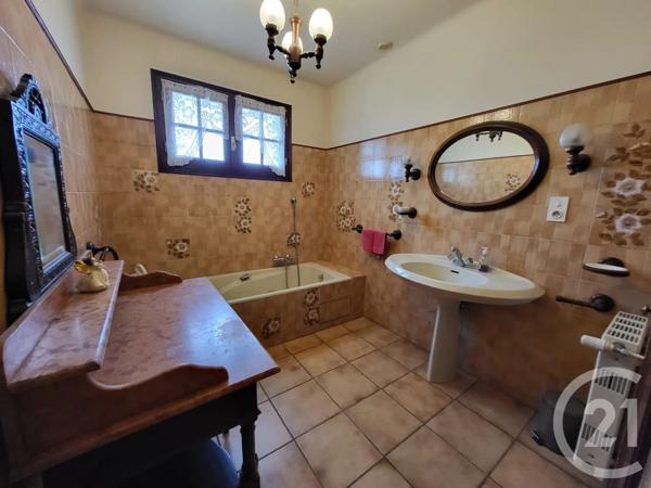 Maison à vendre  7 pièces - 121,65 m 2   MARIGNANE  - 13