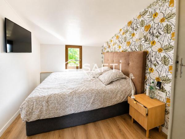 Maison non mitoyenne , beaux volumes