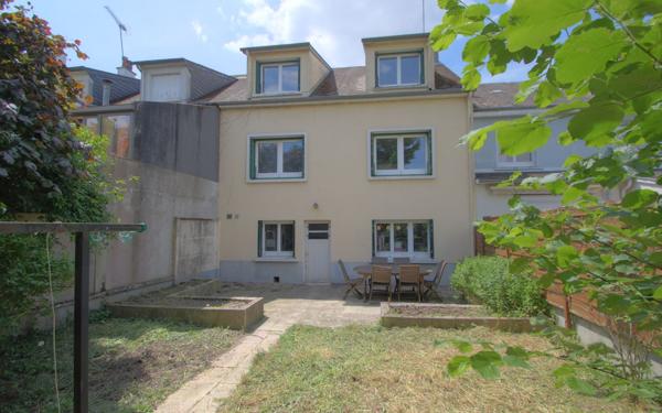 Maison à vendre    6 pièces •  La Chapelle-Saint-Mesmin