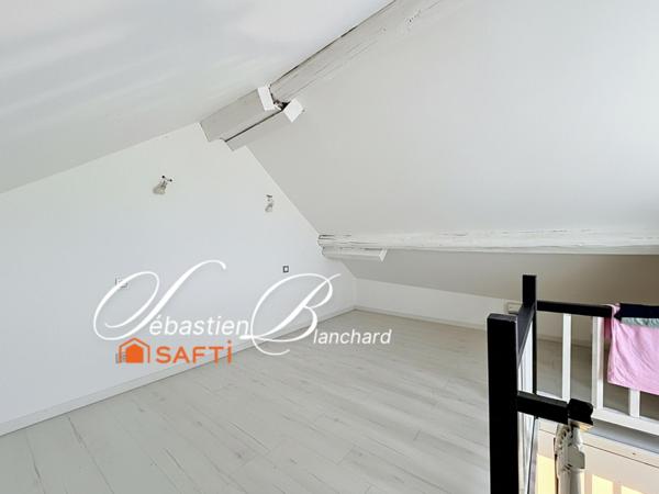 Maison de ville avec beau potentiel – Secteur recherché