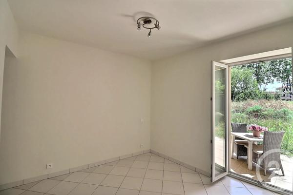 Maison à vendre  5 pièces - 131 m 2   FREJUS  - 83