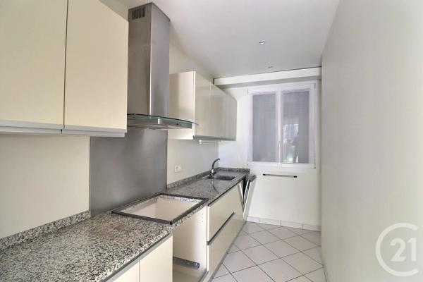 Maison à vendre  5 pièces - 131 m 2   FREJUS  - 83