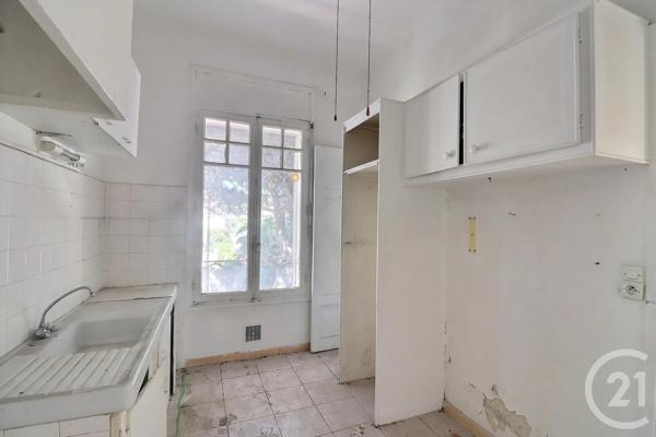 Maison à vendre  5 pièces - 131 m 2   FREJUS  - 83