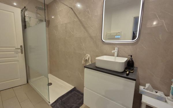 Maison à vendre    5 pièces • 218,57 m2 La Rivière-Saint-Sauveur