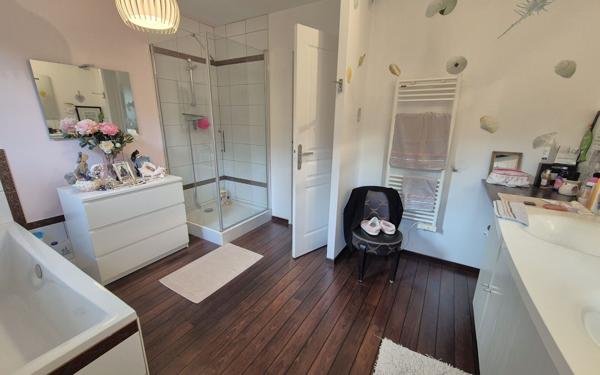 Maison à vendre    5 pièces • 218,57 m2 La Rivière-Saint-Sauveur