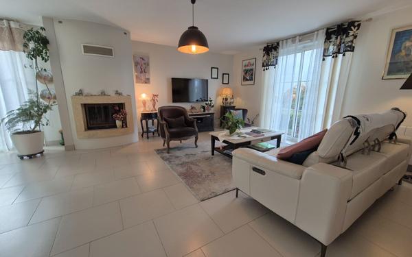 Maison à vendre    5 pièces • 218,57 m2 La Rivière-Saint-Sauveur