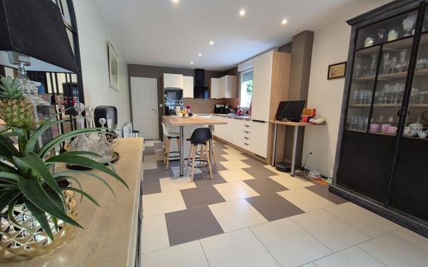 Maison à vendre    5 pièces • 218,57 m2 La Rivière-Saint-Sauveur