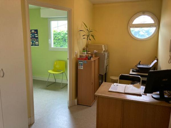 Bureaux en pied de Gare RER