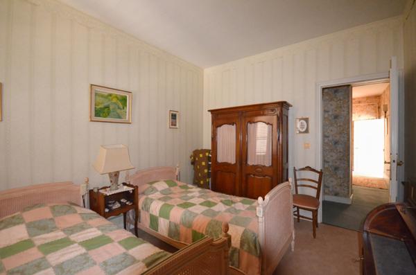 CHATEAU THIERRY (02) centre, à vendre grande maison bourgeoise de 400 m2 habitables avec bâtiment de 800 m2