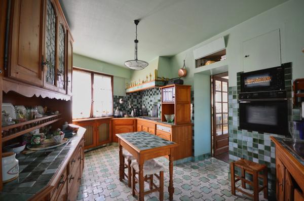 CHATEAU THIERRY (02) centre, à vendre grande maison bourgeoise de 400 m2 habitables avec bâtiment de 800 m2