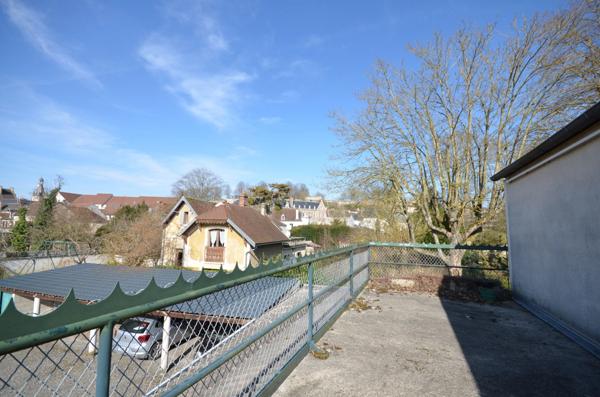 CHATEAU THIERRY (02) centre, à vendre grande maison bourgeoise de 400 m2 habitables avec bâtiment de 800 m2