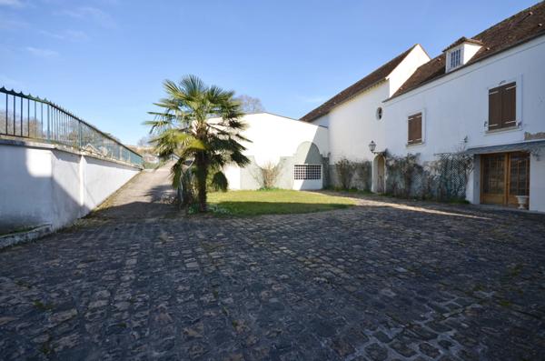CHATEAU THIERRY (02) centre, à vendre grande maison bourgeoise de 400 m2 habitables avec bâtiment de 800 m2