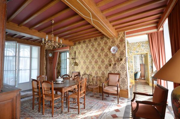 CHATEAU THIERRY (02) centre, à vendre grande maison bourgeoise de 400 m2 habitables avec bâtiment de 800 m2