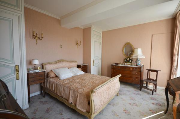 CHATEAU THIERRY (02) centre, à vendre grande maison bourgeoise de 400 m2 habitables avec bâtiment de 800 m2