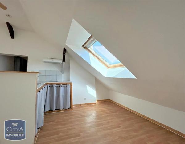 Appartement à louer 2 pièces 28.31m² Corbeil-Essonnes (91100)
