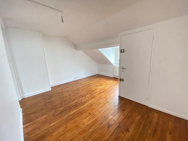 STUDIO  A LOUER PROCHE CENTRE VILLE ET ECOLES  à ST QUENTIN 02100.