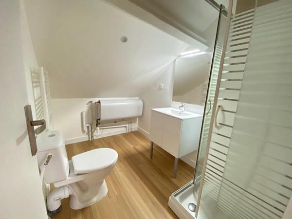 STUDIO  A LOUER PROCHE CENTRE VILLE ET ECOLES  à ST QUENTIN 02100.