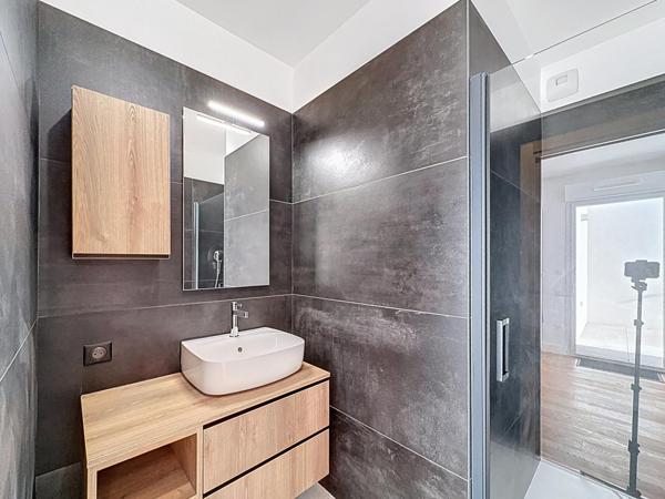 Appartement T3 d'exception de 83 m² en dernier étage avec vue dégagée