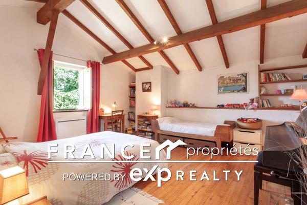 Deux maisons T4 et T3 + grange