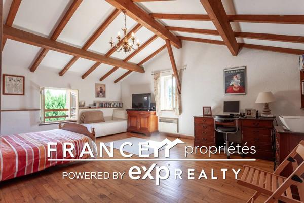 Deux maisons T4 et T3 + grange