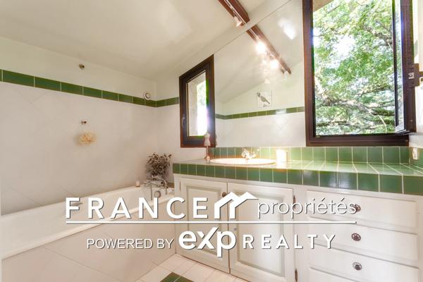 Deux maisons T4 et T3 + grange