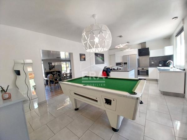 Maison T5 à vendre - CHITENAY - Beaux volumes entièrement rénovés, 2 Chbs, salle bien-être avec SPA (poss. 3ème Chb), dép./Grand garage.