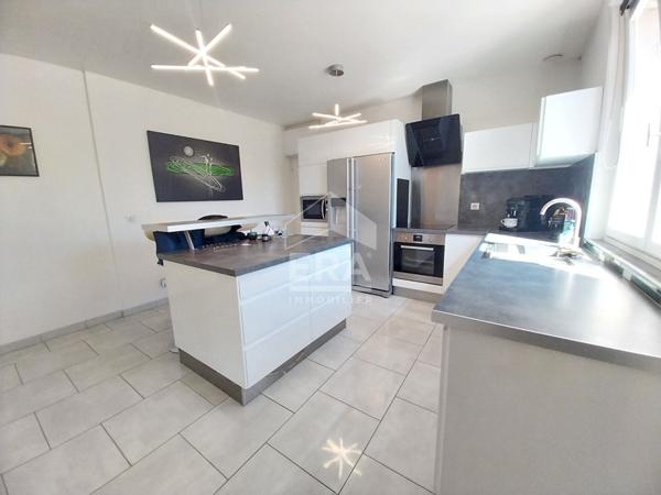 Maison T5 à vendre - CHITENAY - Beaux volumes entièrement rénovés, 2 Chbs, salle bien-être avec SPA (poss. 3ème Chb), dép./Grand garage.