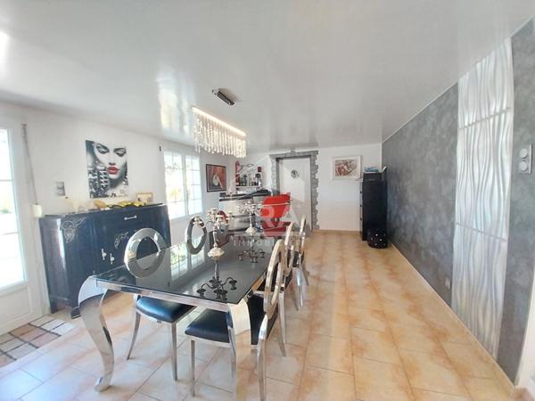 Maison T5 à vendre - CHITENAY - Beaux volumes entièrement rénovés, 2 Chbs, salle bien-être avec SPA (poss. 3ème Chb), dép./Grand garage.